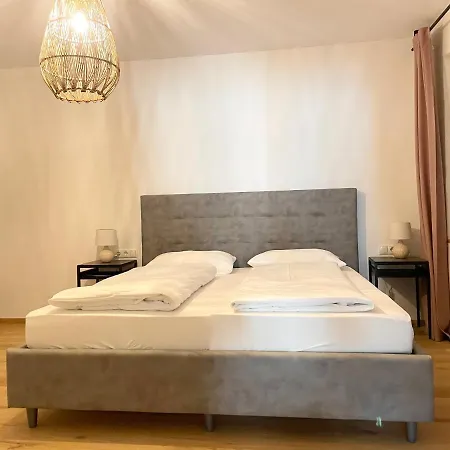 Rosa's Boutique & Parking Apartment Merano