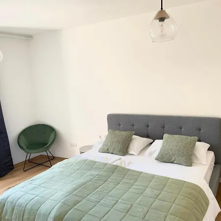 Rosa's Boutique & Parking Apartment *